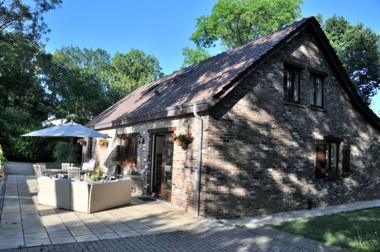 Suite Familiale Avec 2 Chambres Dans Une Villa - Quartier Vert Et Boise - 5 Kms De Namur Exterior photo