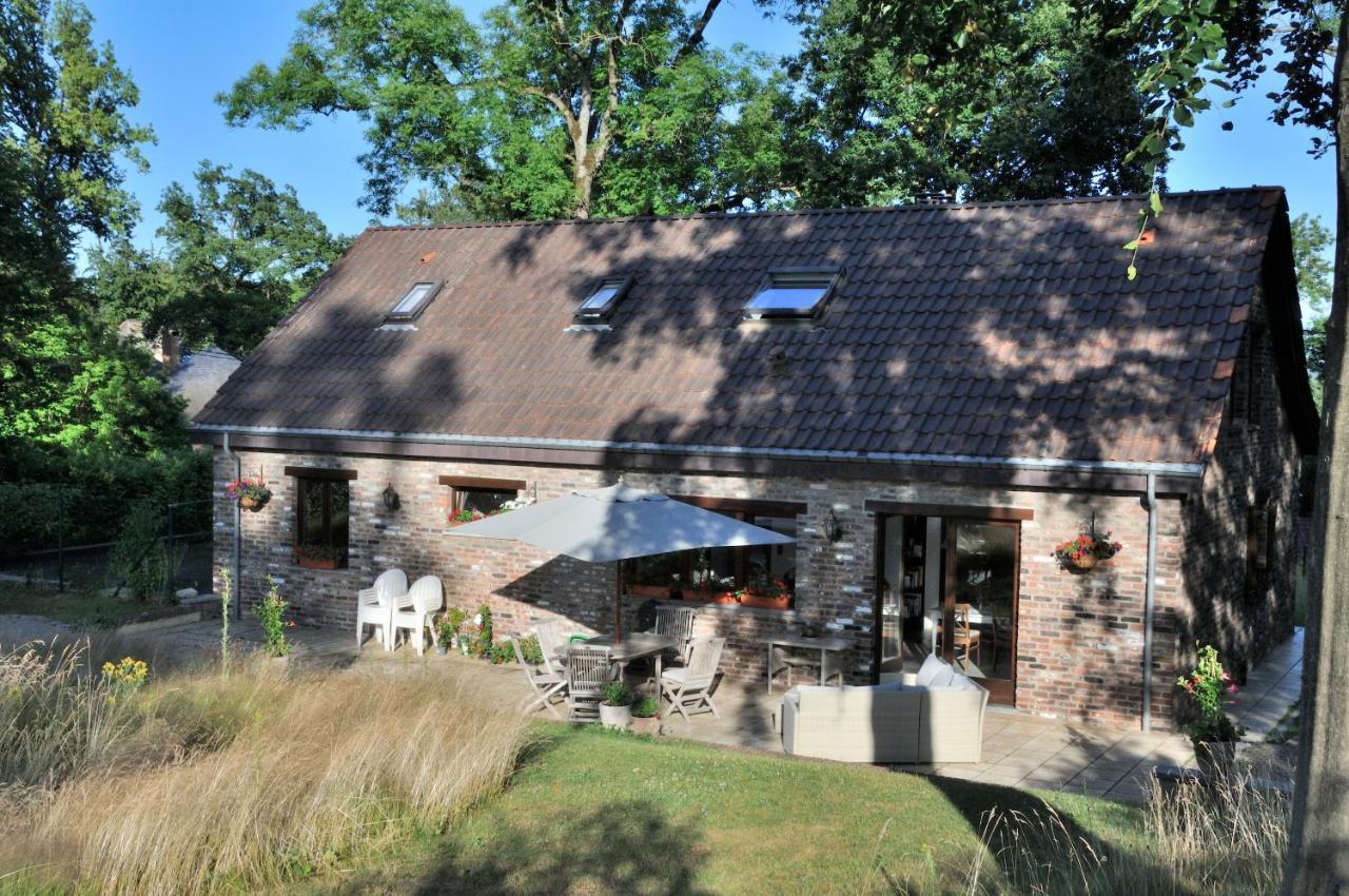 Suite Familiale Avec 2 Chambres Dans Une Villa - Quartier Vert Et Boise - 5 Kms De Namur Exterior photo