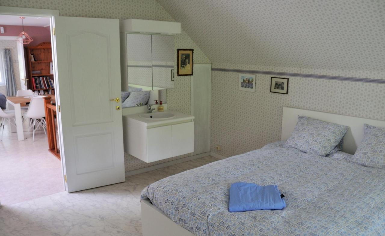 Suite Familiale Avec 2 Chambres Dans Une Villa - Quartier Vert Et Boise - 5 Kms De Namur Exterior photo